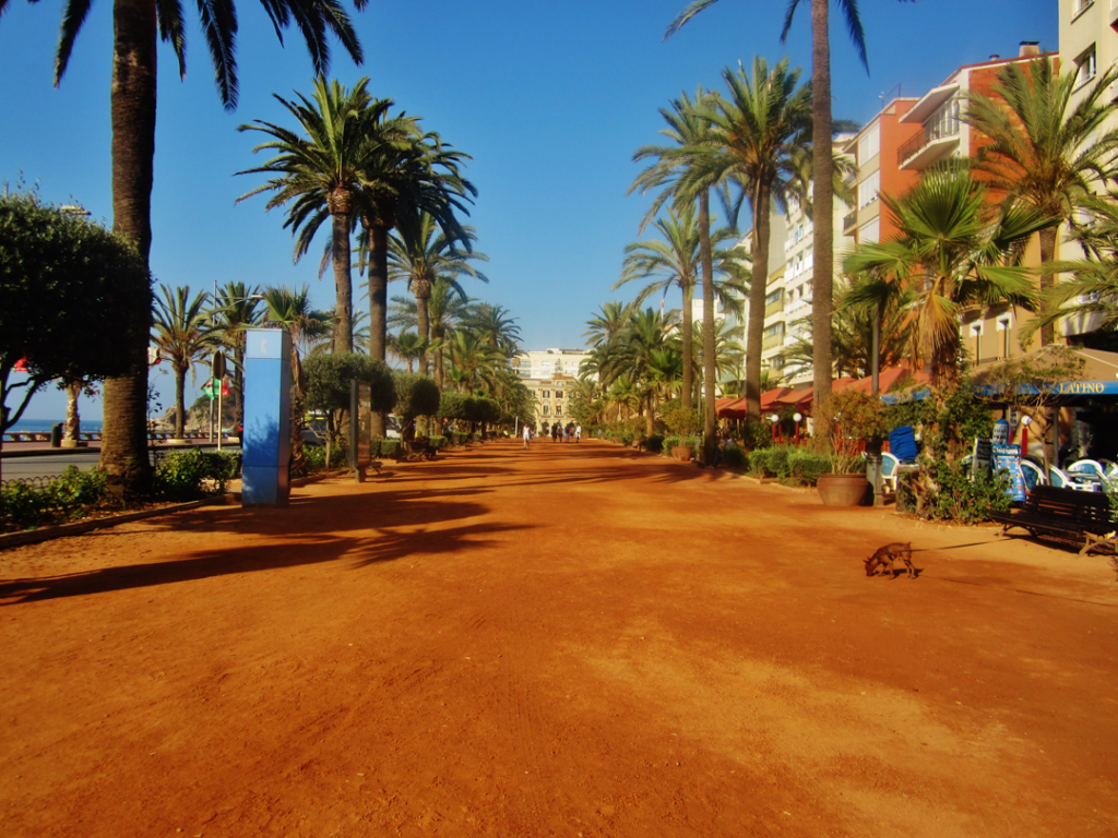 fun-seashore-city-costa-brava